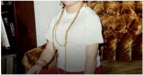 This girl is a Country Music Hall of Famer; she was raised in “dirt poverty” and her mother was “determined to die.”