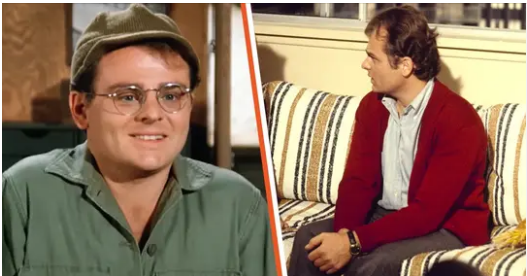 Gary Burghoff AKA Radar from ‘M*A*S*H’ Always Kept His Left Hand Out of View – Five Times We Could See It 