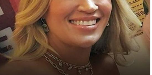 ‘She Has Better Taste than THAT!’: Fans React to Carrie Underwood Showing Legs in High-Slit Metallic Dress