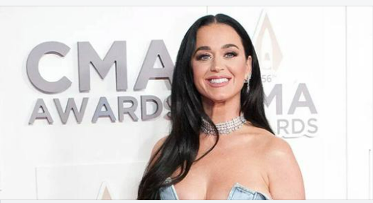 Trolls Attack Katy Perry For Appearing On A Balcony Is A Skimpy Outfit