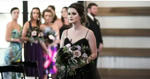 My Daughter’s Wedding Dress Arrived Completely Black