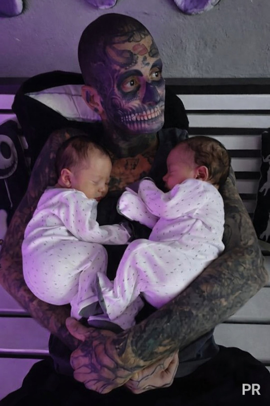 Dad With 240 Tattoos Faces Backlash As People Think He Is A Horrible Father – Then His Wife Reveals The Truth