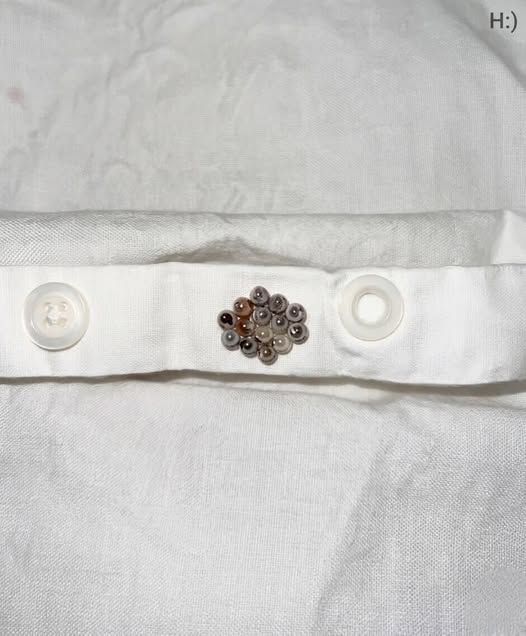 I found these tiny balls in my bed and nearly had a heart att.ack: here’s what they were