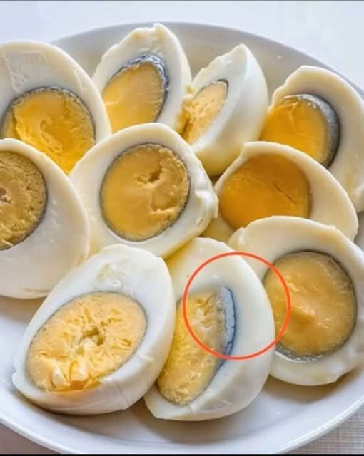 Doctors W.arn: This Common Way of Eating Boiled Eggs Can Clog Your Arteries