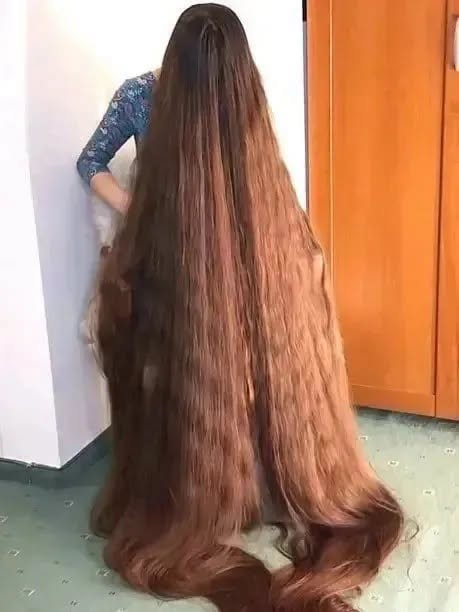 She Didn’t Cut Her Hair for 25 Years—Then She Made a Choice That Left Everyone Stunned