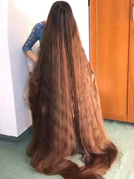 She Didn’t Cut Her Hair for 25 Years—Then She Made a Choice That Left Everyone Stunned