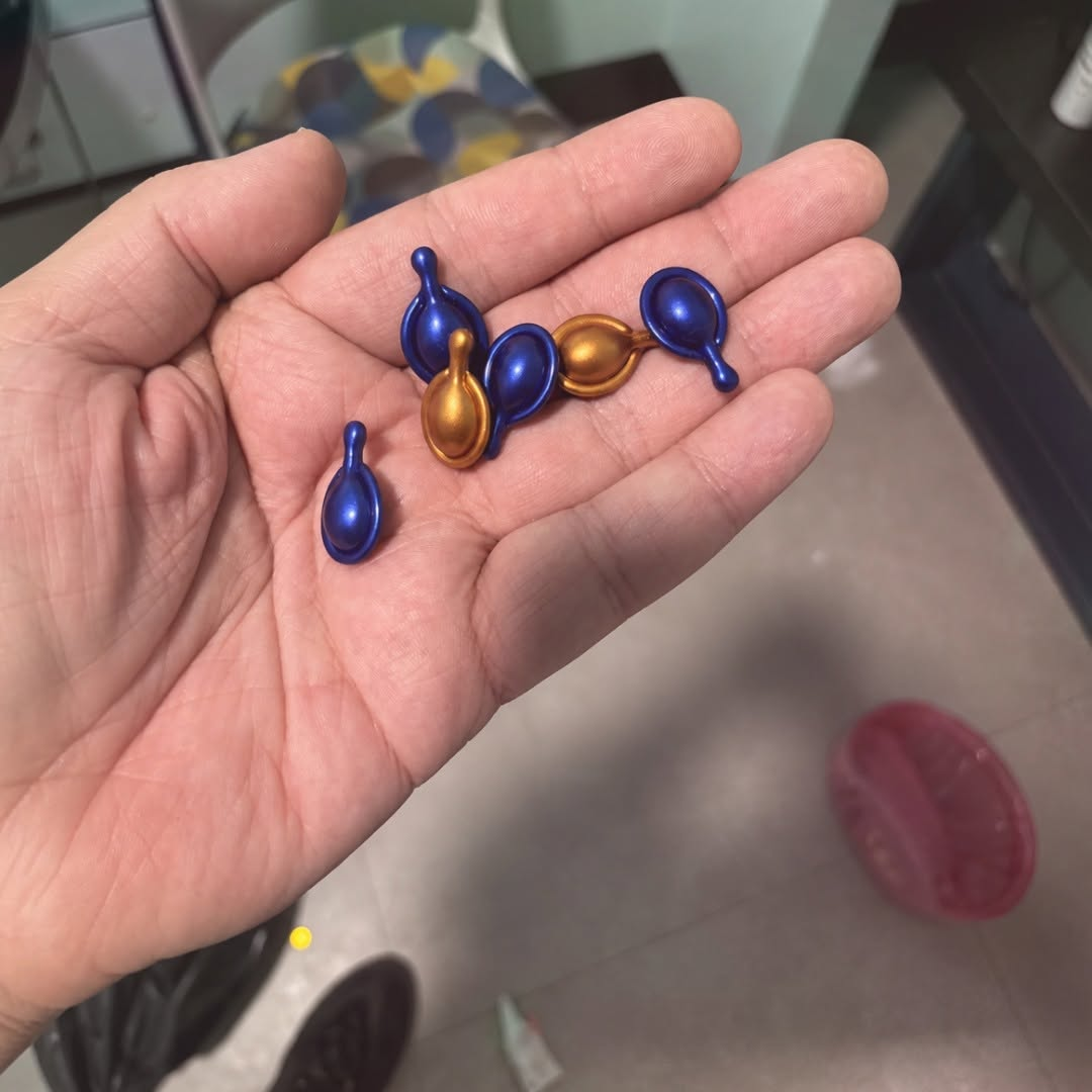 Found while cleaning a youths room at the facility I work at. Any ideas as to what this item is?