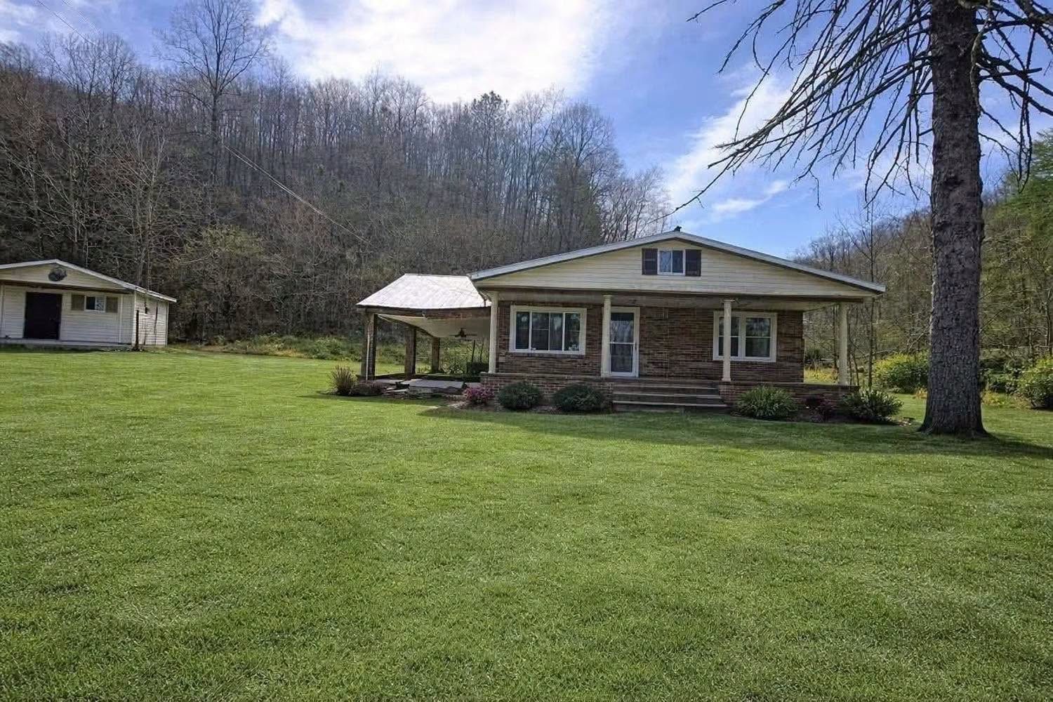 Incredible Real Estate Opportunity: 4-Bedroom Home with Acreage and Detached Garage in Augusta, Kansas