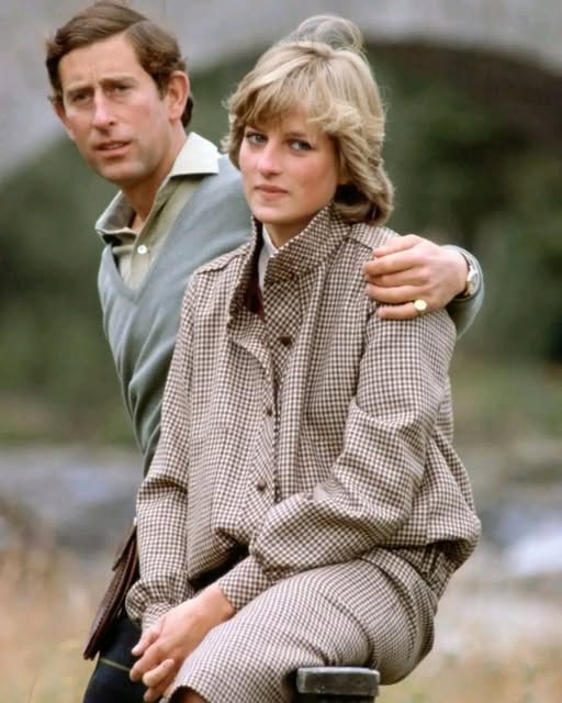 This photo is not edited. Look closer and try not to gasp when you see it the detail that has everyone talking, 30 years later