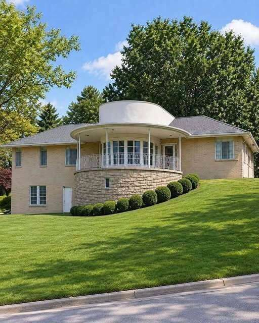 Inside the Unusual House That Looks Like a Work of Art