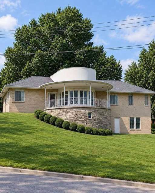 Inside the Unusual House That Looks Like a Work of Art